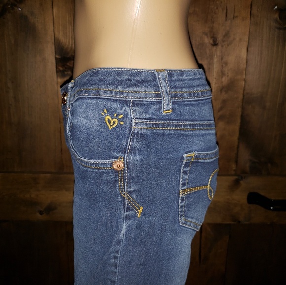 Justice Jean's - Picture 6 of 8